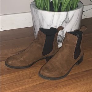 Chelsea Boots \\ Ankle Booties